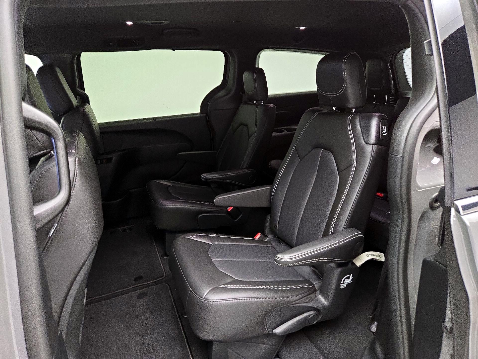 Thumbnail: 2025 Chrysler Pacifica - 19