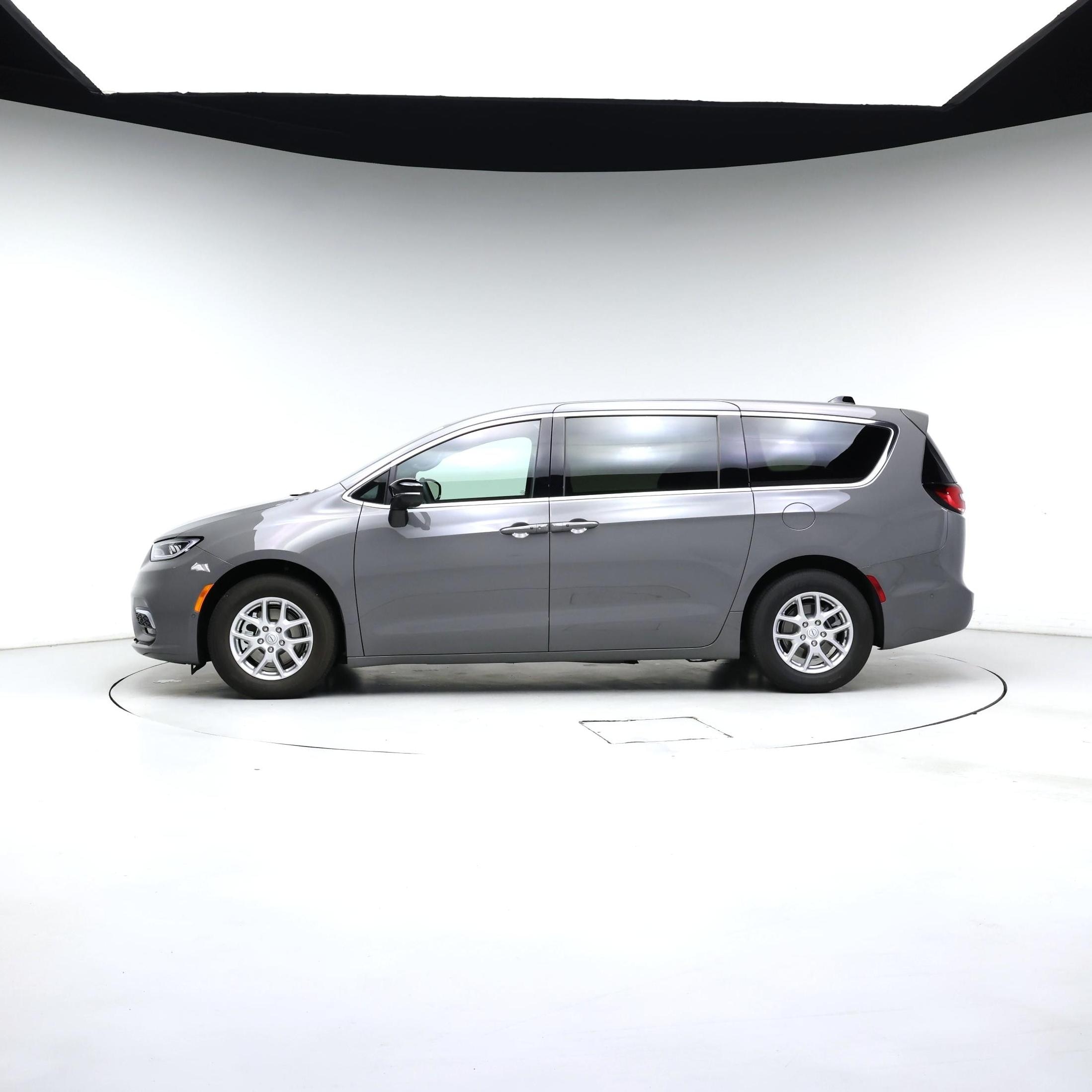 Thumbnail: 2025 Chrysler Pacifica - 3