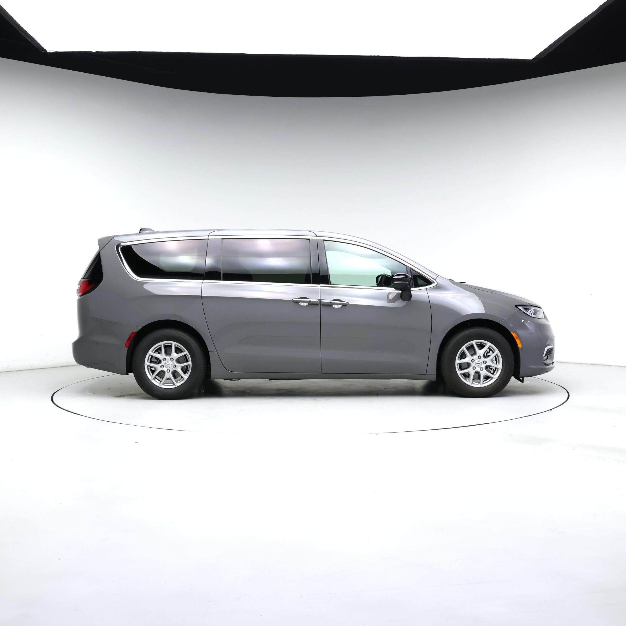 Thumbnail: 2025 Chrysler Pacifica - 7