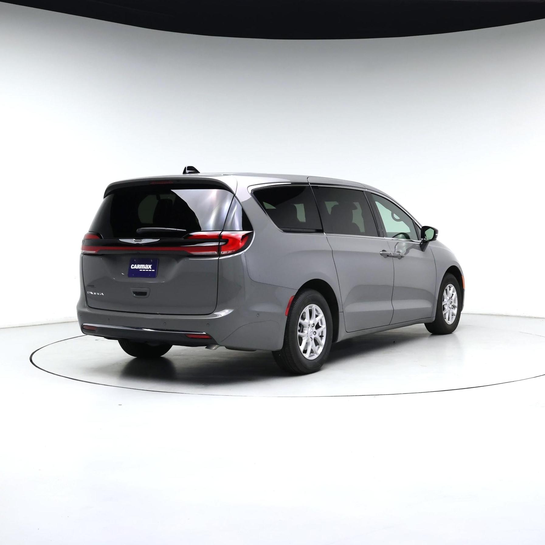 Thumbnail: 2025 Chrysler Pacifica - 8