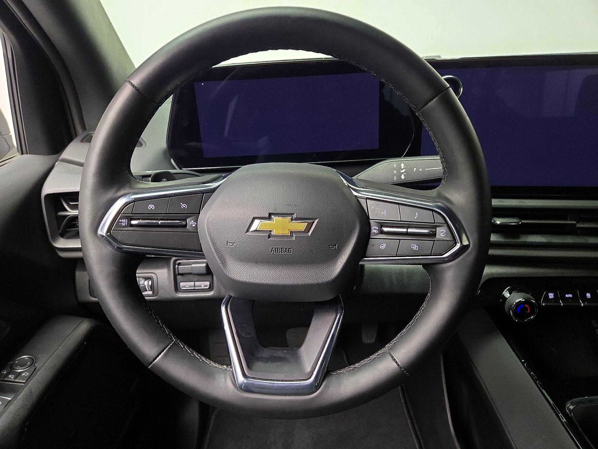 Thumbnail: 2025 Chevrolet Silverado EV - 10