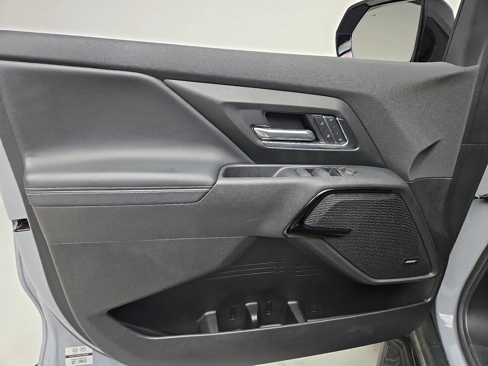 Thumbnail: 2025 Chevrolet Silverado EV - 12
