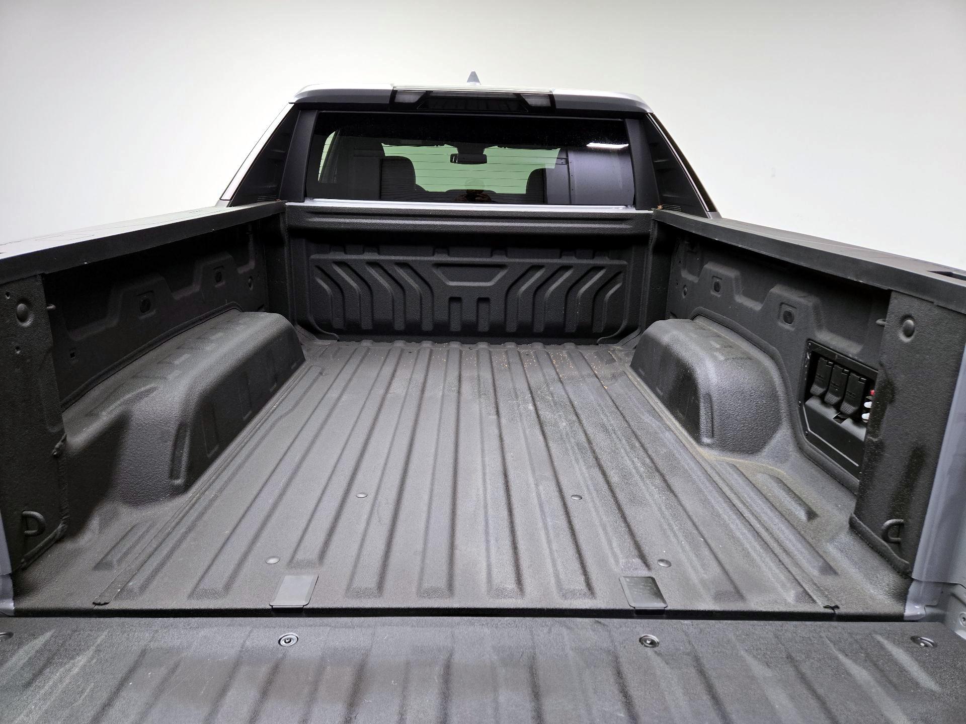 Thumbnail: 2025 Chevrolet Silverado EV - 20