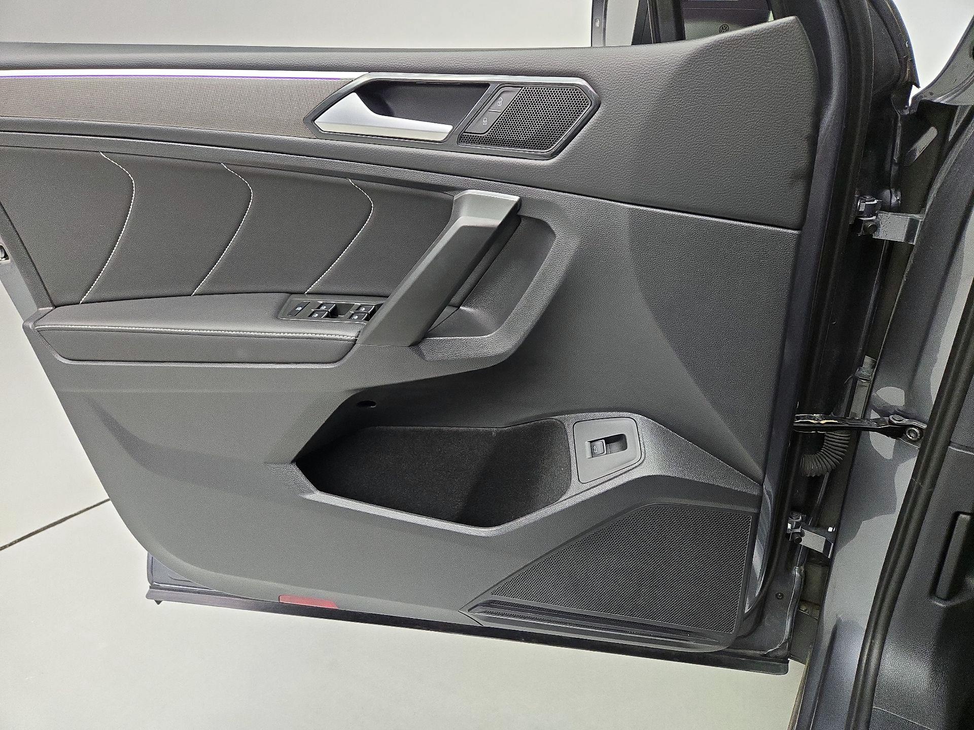 Thumbnail: 2024 Volkswagen Tiguan - 12
