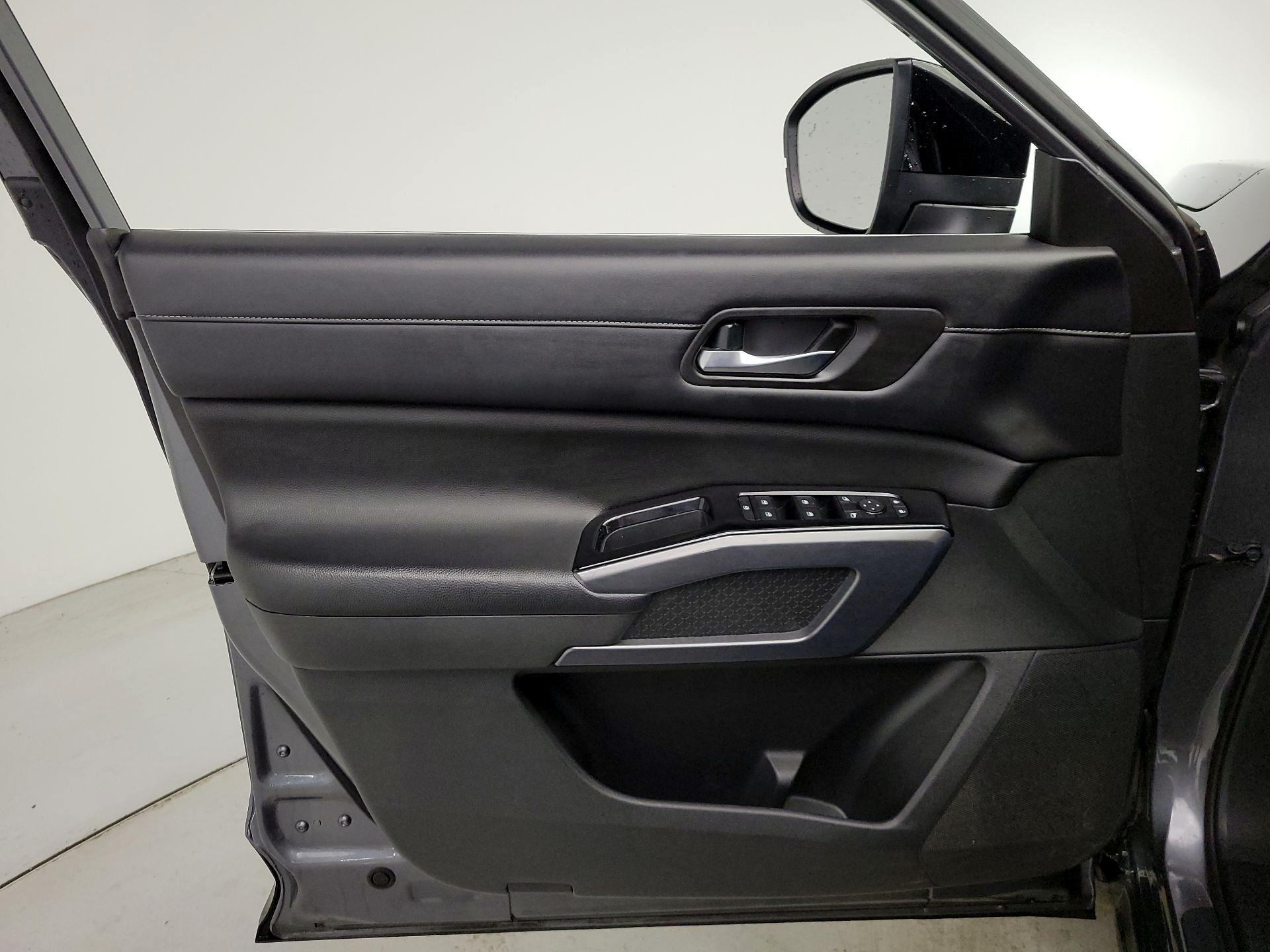 Thumbnail: 2023 Nissan Pathfinder - 12