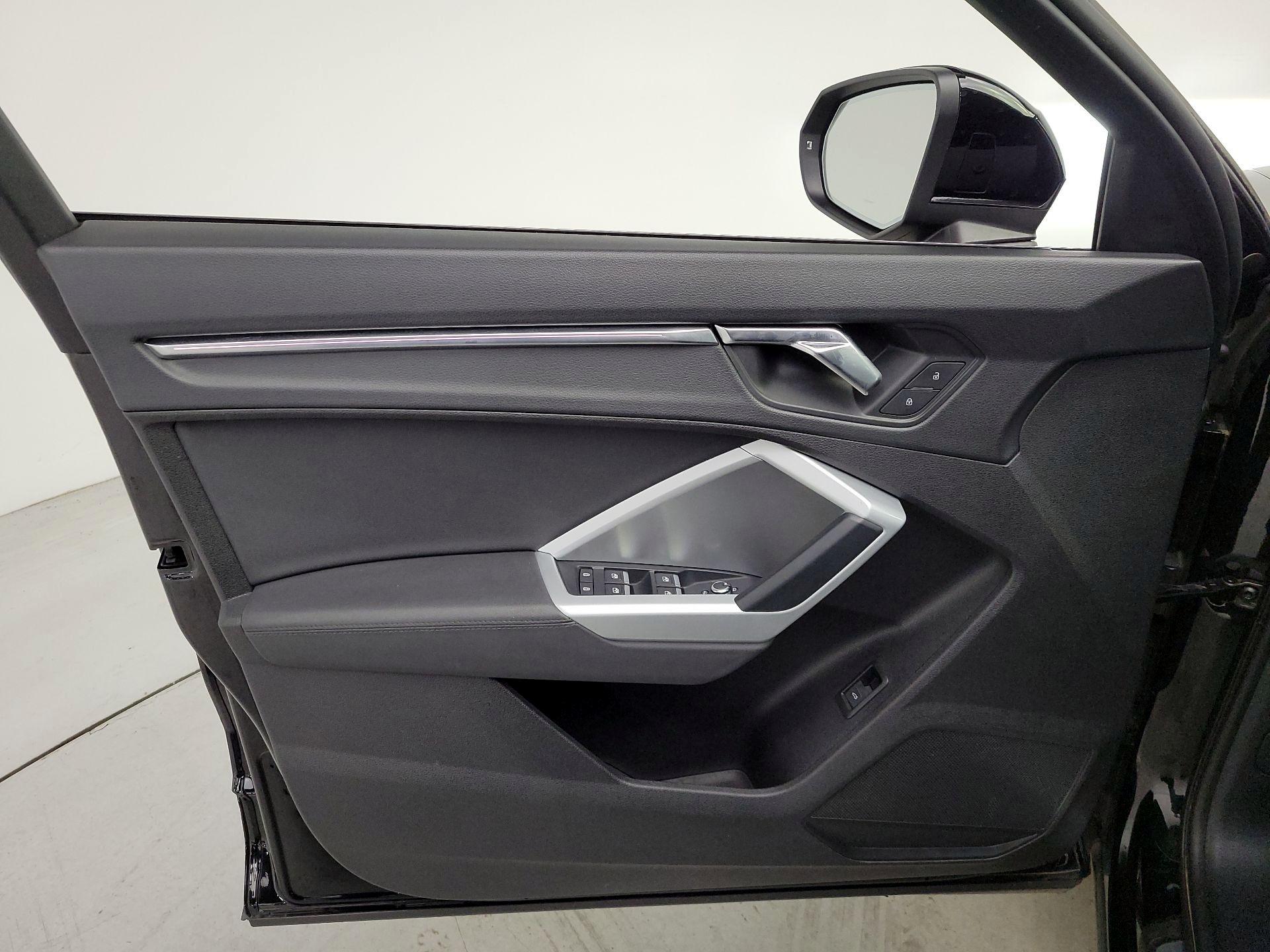 Thumbnail: 2021 Audi Q3 - 12