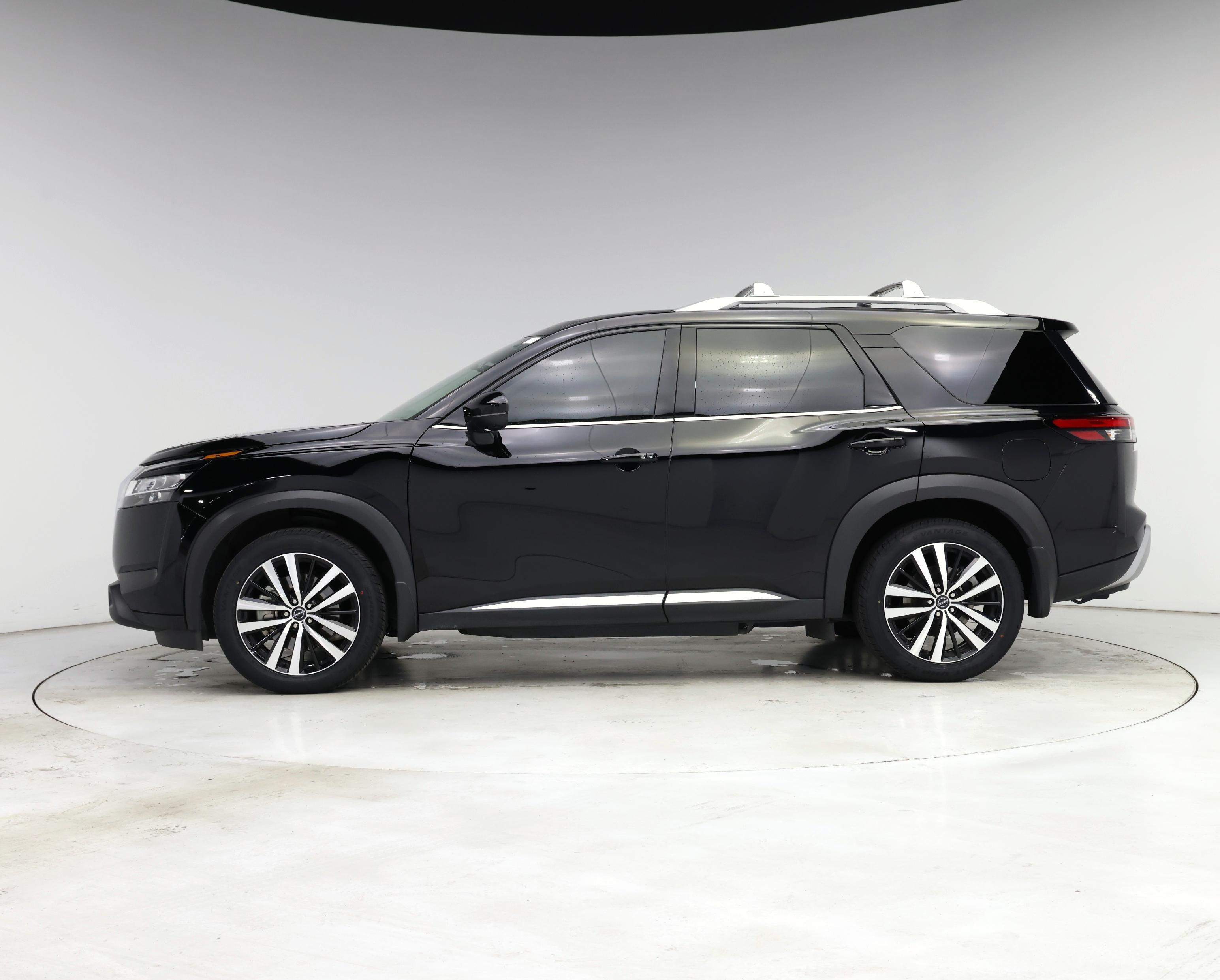 Thumbnail: 2024 Nissan Pathfinder - 3