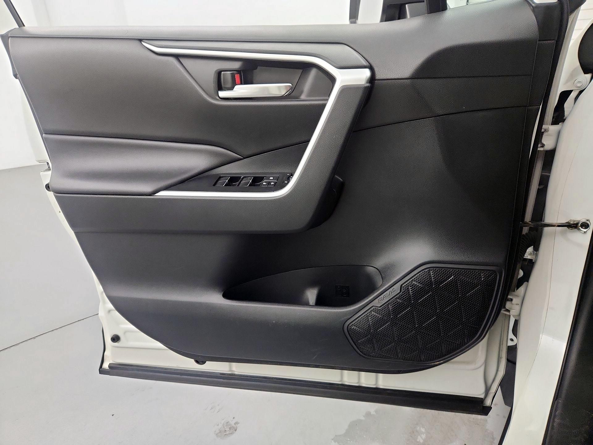 Thumbnail: 2021 Toyota RAV4 - 12