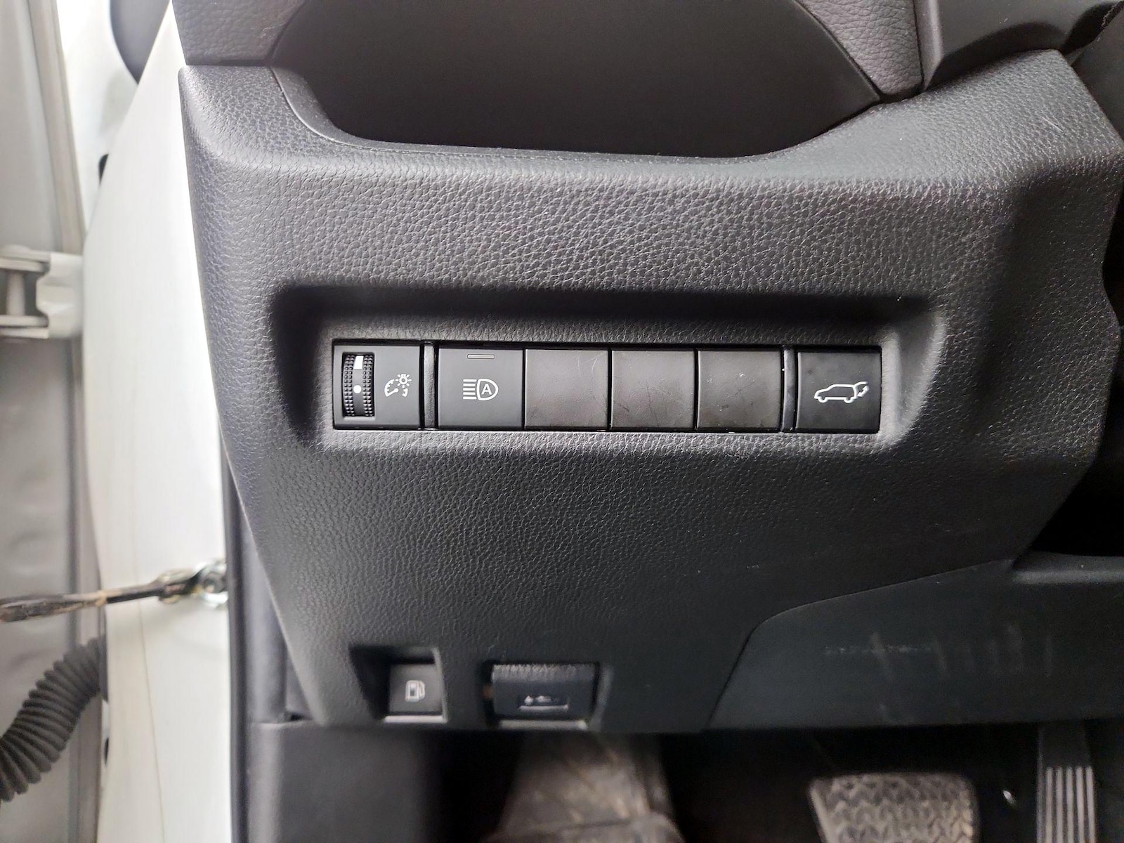2021 Toyota RAV4 XLE Premium - Photo 14