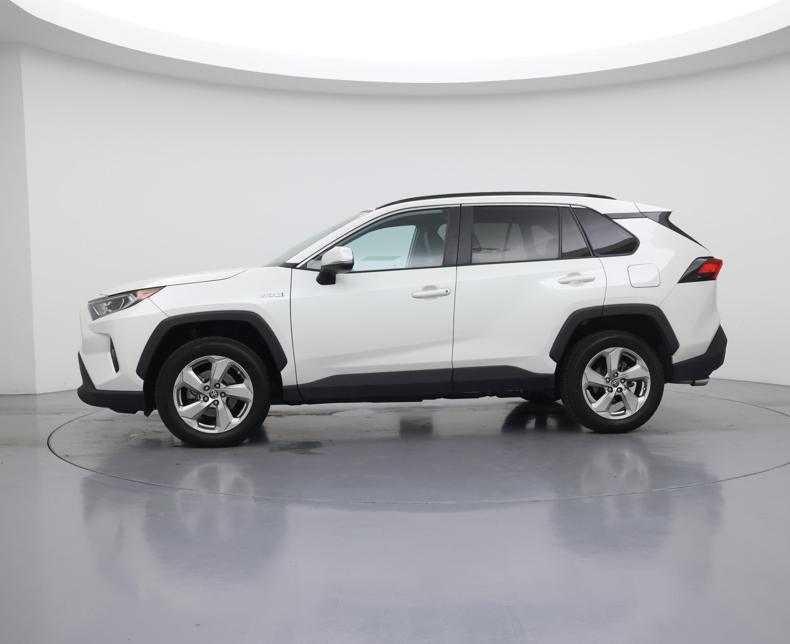 Thumbnail: 2021 Toyota RAV4 - 3