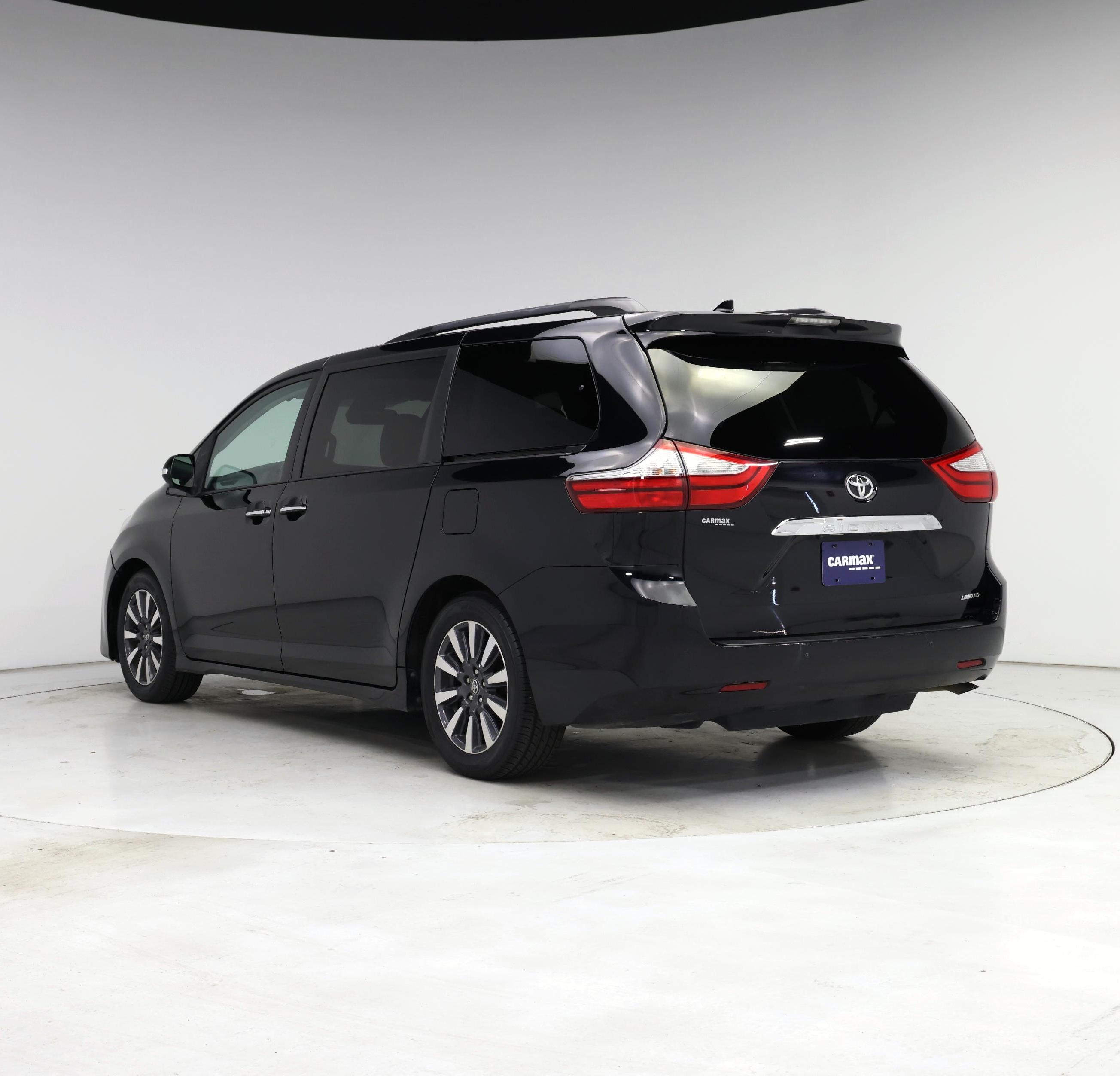 Thumbnail: 2019 Toyota Sienna - 2