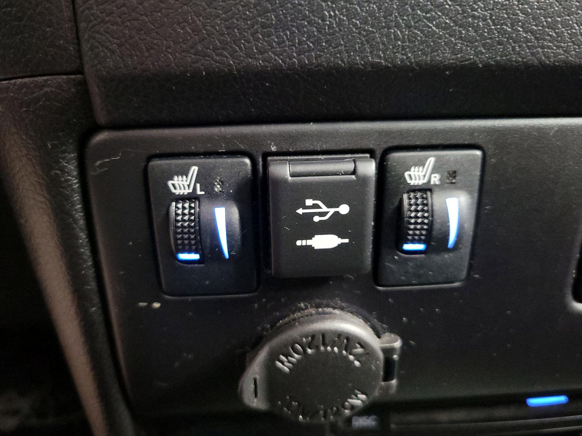 Thumbnail: 2019 Toyota Sienna - 19