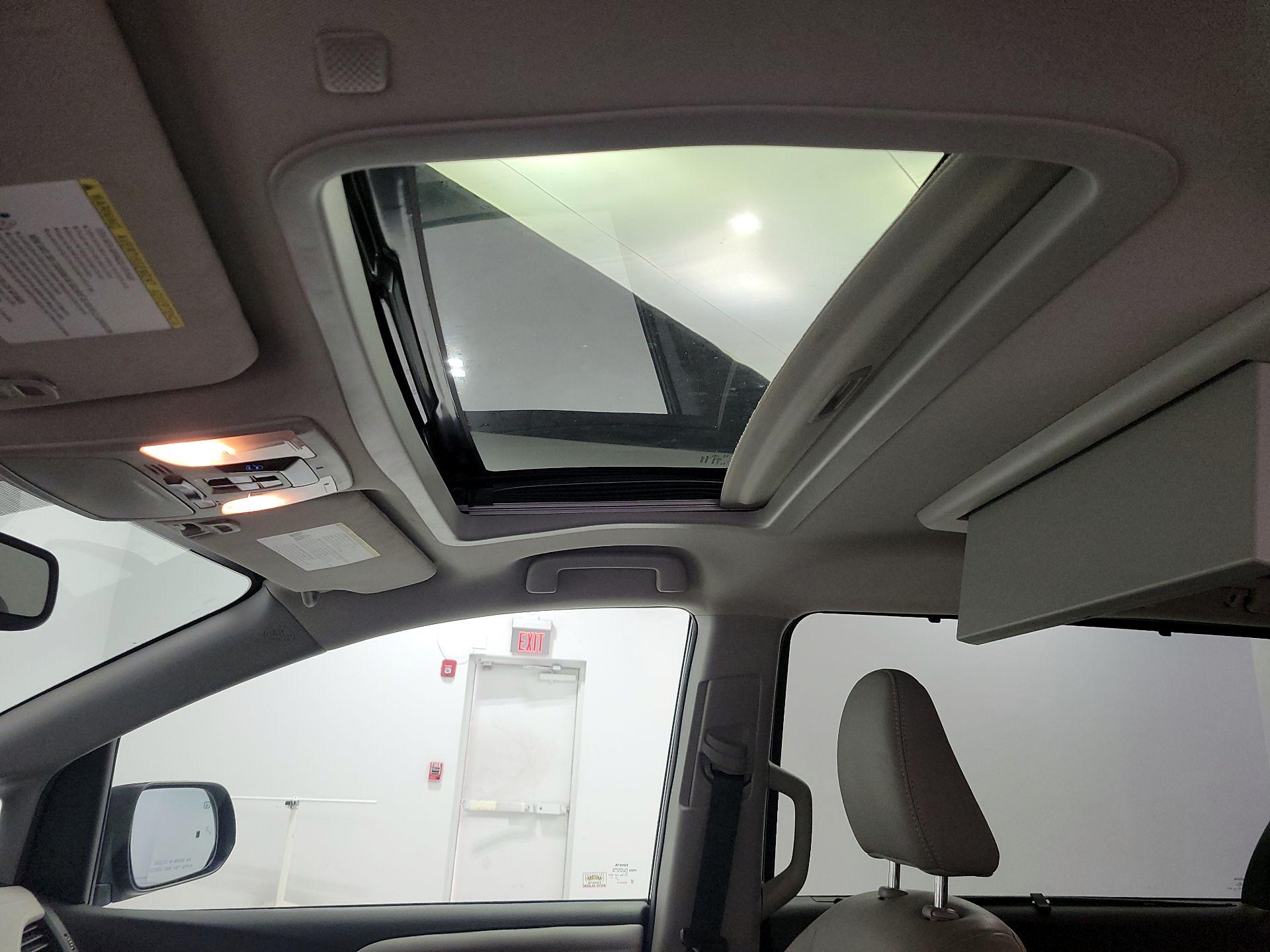 Thumbnail: 2019 Toyota Sienna - 20