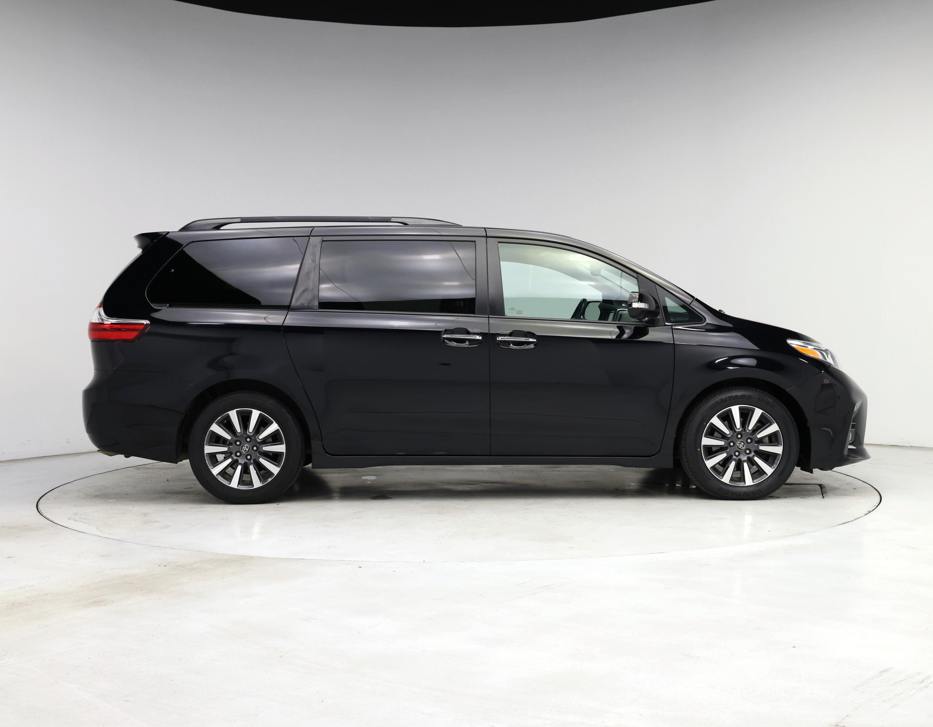 Thumbnail: 2019 Toyota Sienna - 7