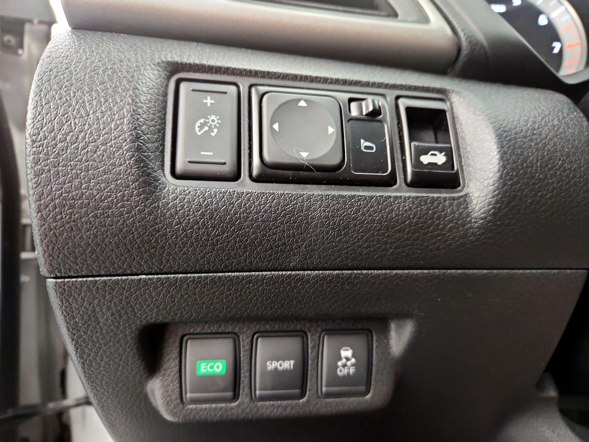 Thumbnail: 2014 Nissan Sentra - 13