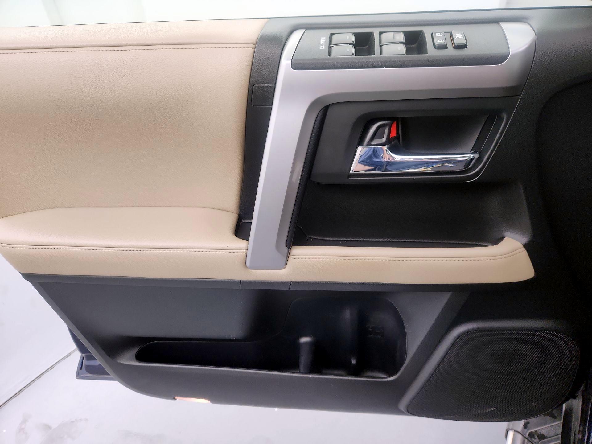 Thumbnail: 2016 Toyota 4Runner - 12