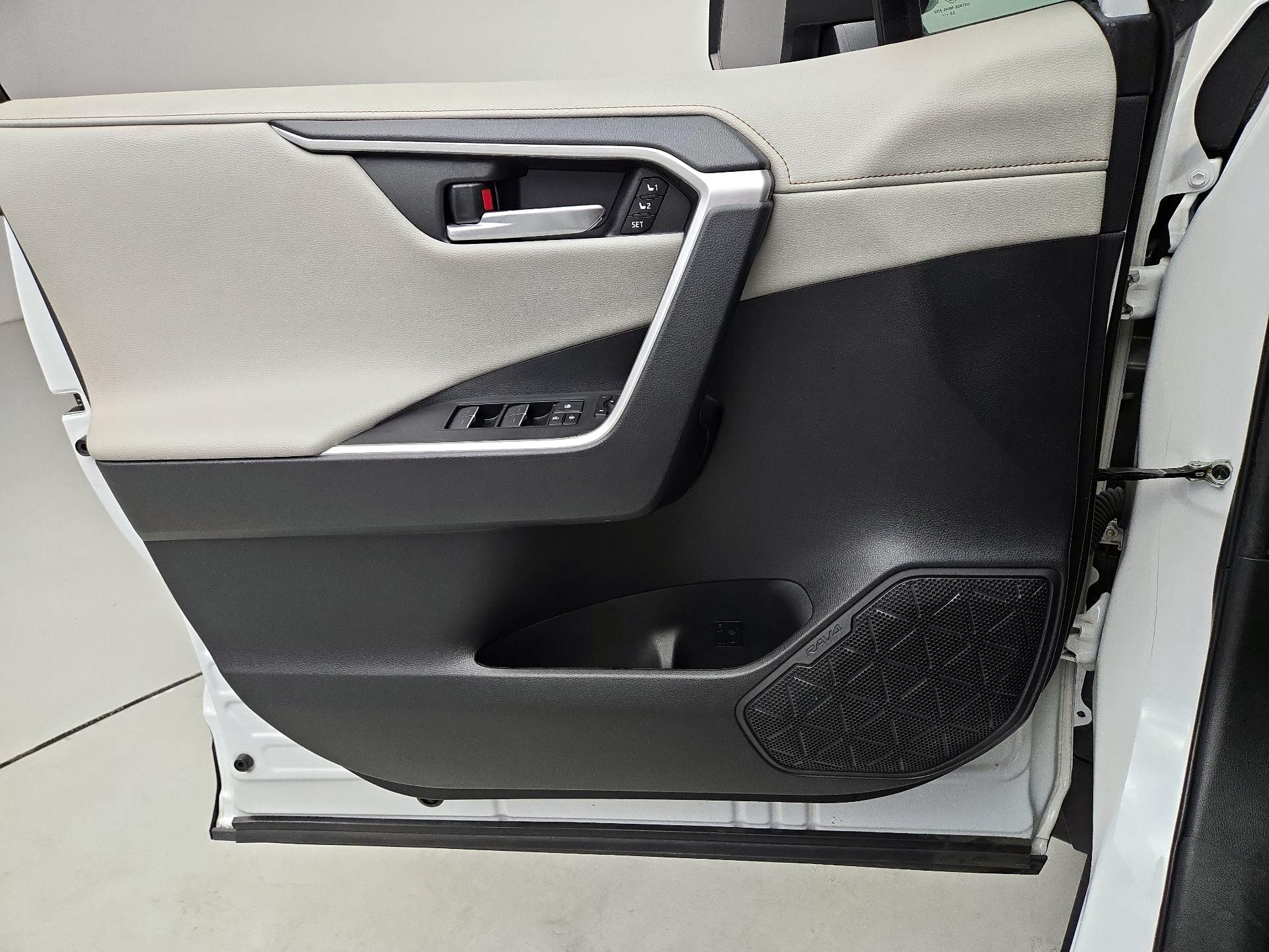 Thumbnail: 2023 Toyota RAV4 - 12