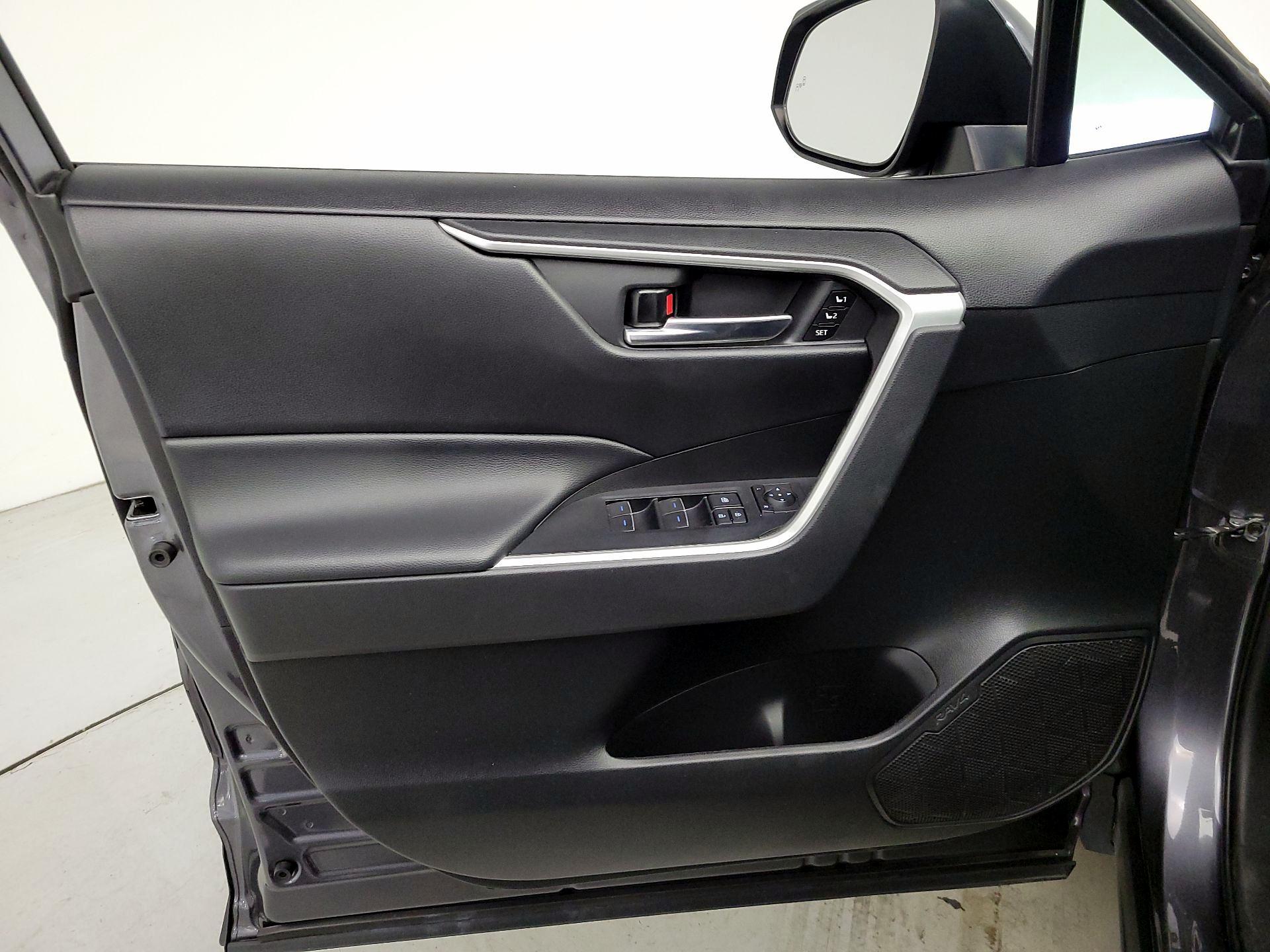 Thumbnail: 2022 Toyota RAV4 - 12