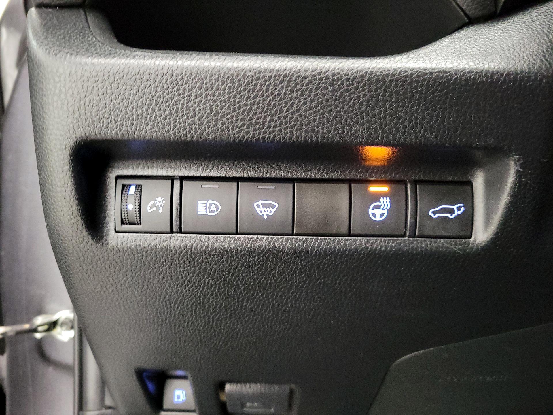 Thumbnail: 2022 Toyota RAV4 - 13