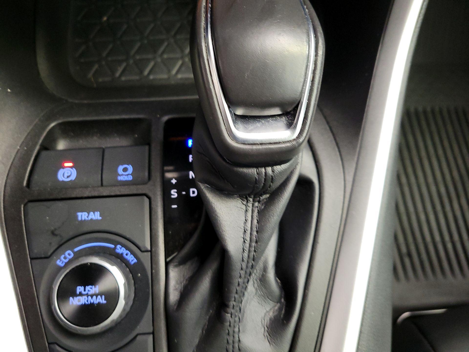 Thumbnail: 2022 Toyota RAV4 - 17