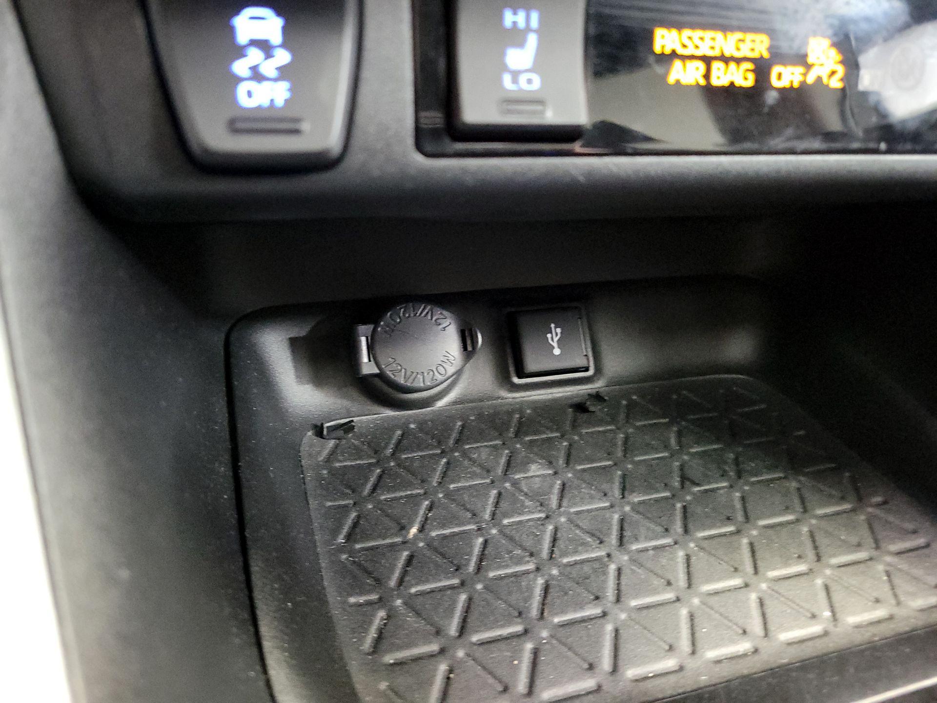 Thumbnail: 2022 Toyota RAV4 - 18