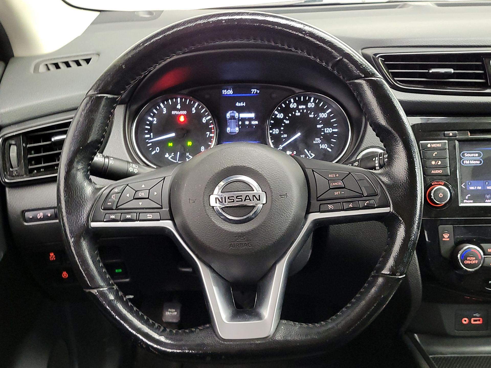 Thumbnail: 2021 Nissan Rogue Sport - 10