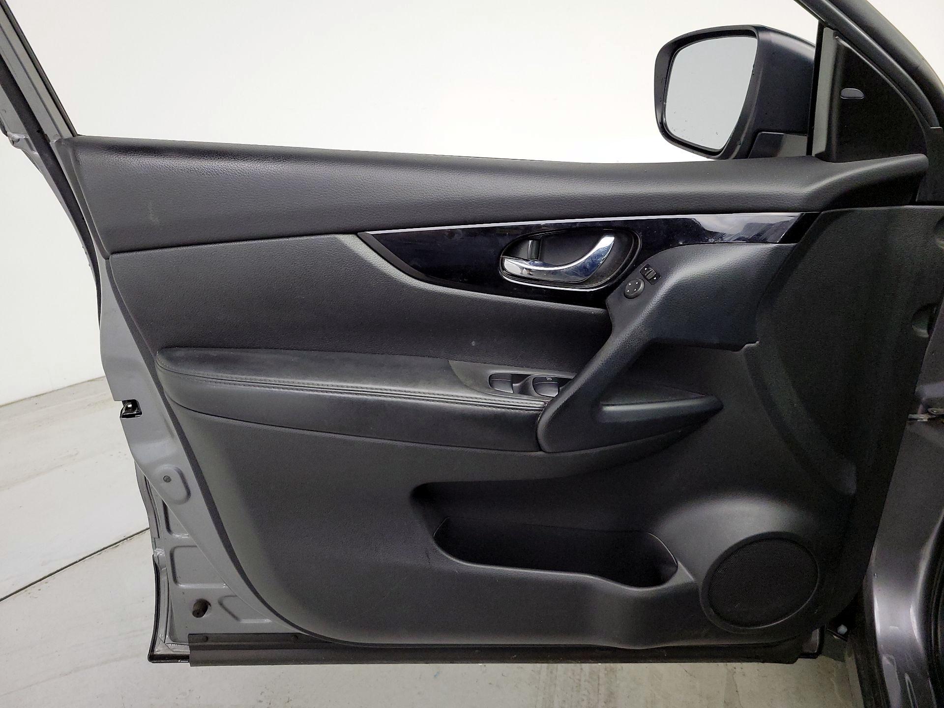 Thumbnail: 2021 Nissan Rogue Sport - 12