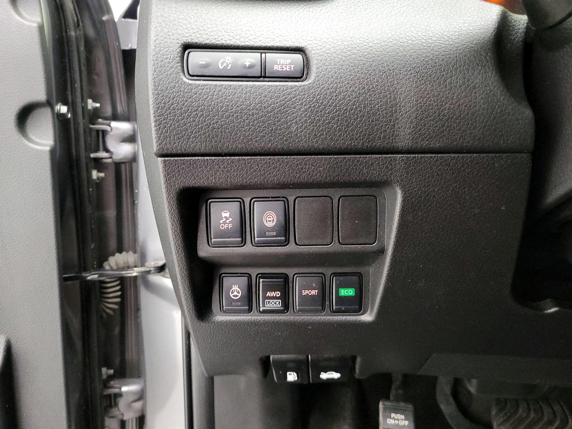 Thumbnail: 2021 Nissan Rogue Sport - 13