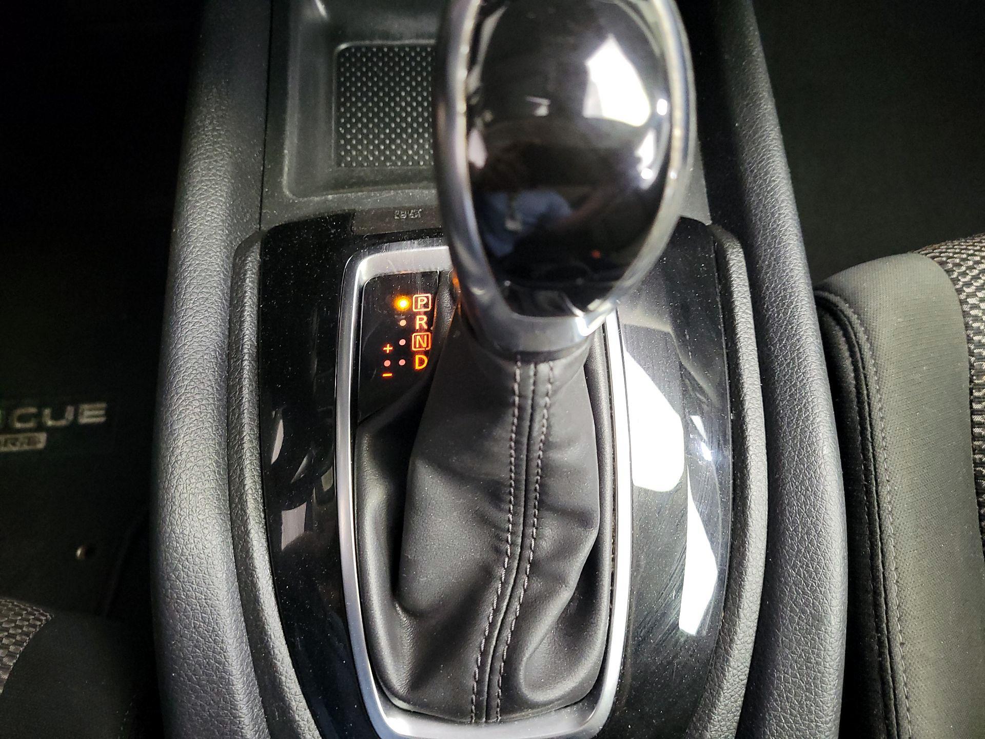 Thumbnail: 2021 Nissan Rogue Sport - 17