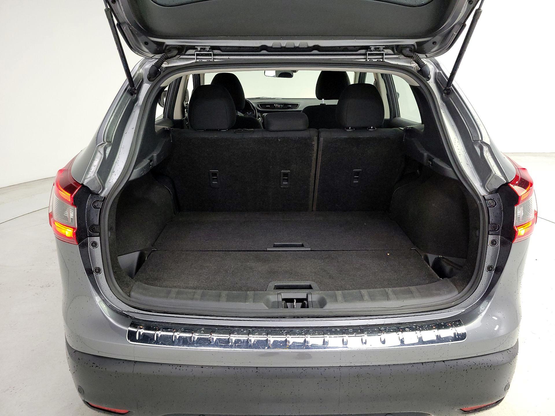 Thumbnail: 2021 Nissan Rogue Sport - 20