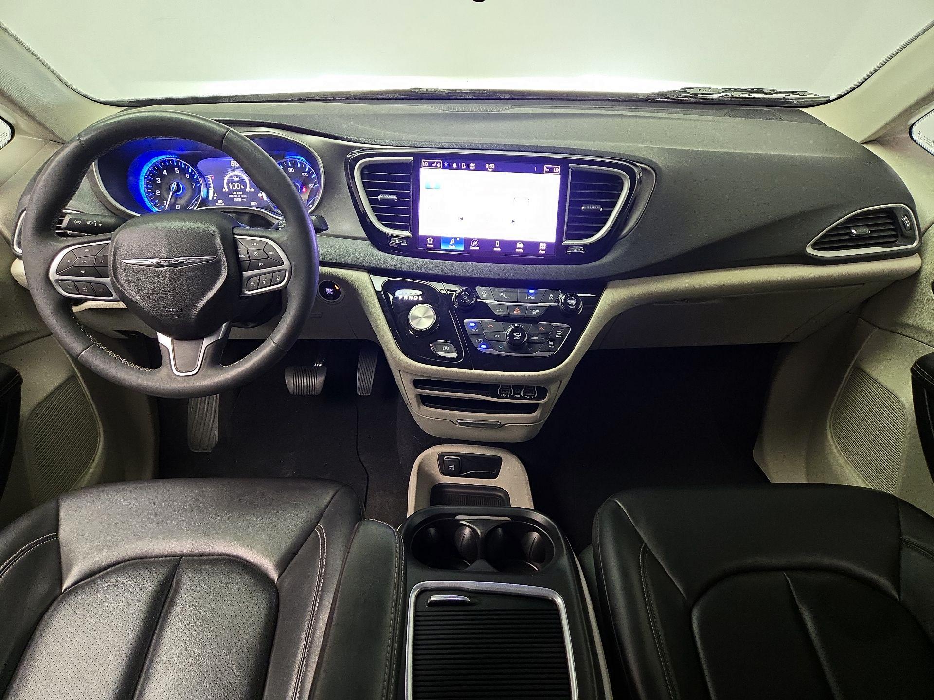 Thumbnail: 2023 Chrysler Pacifica - 9