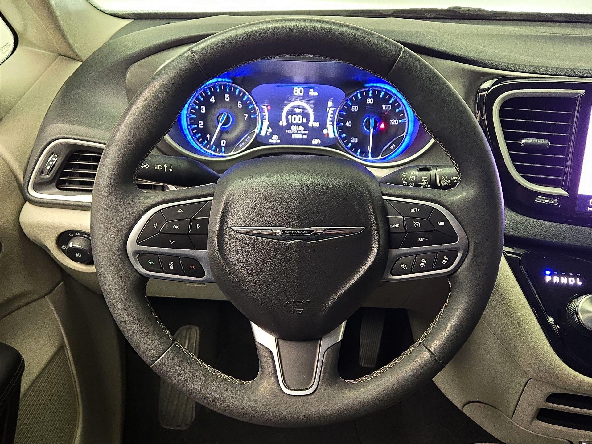 Thumbnail: 2023 Chrysler Pacifica - 10