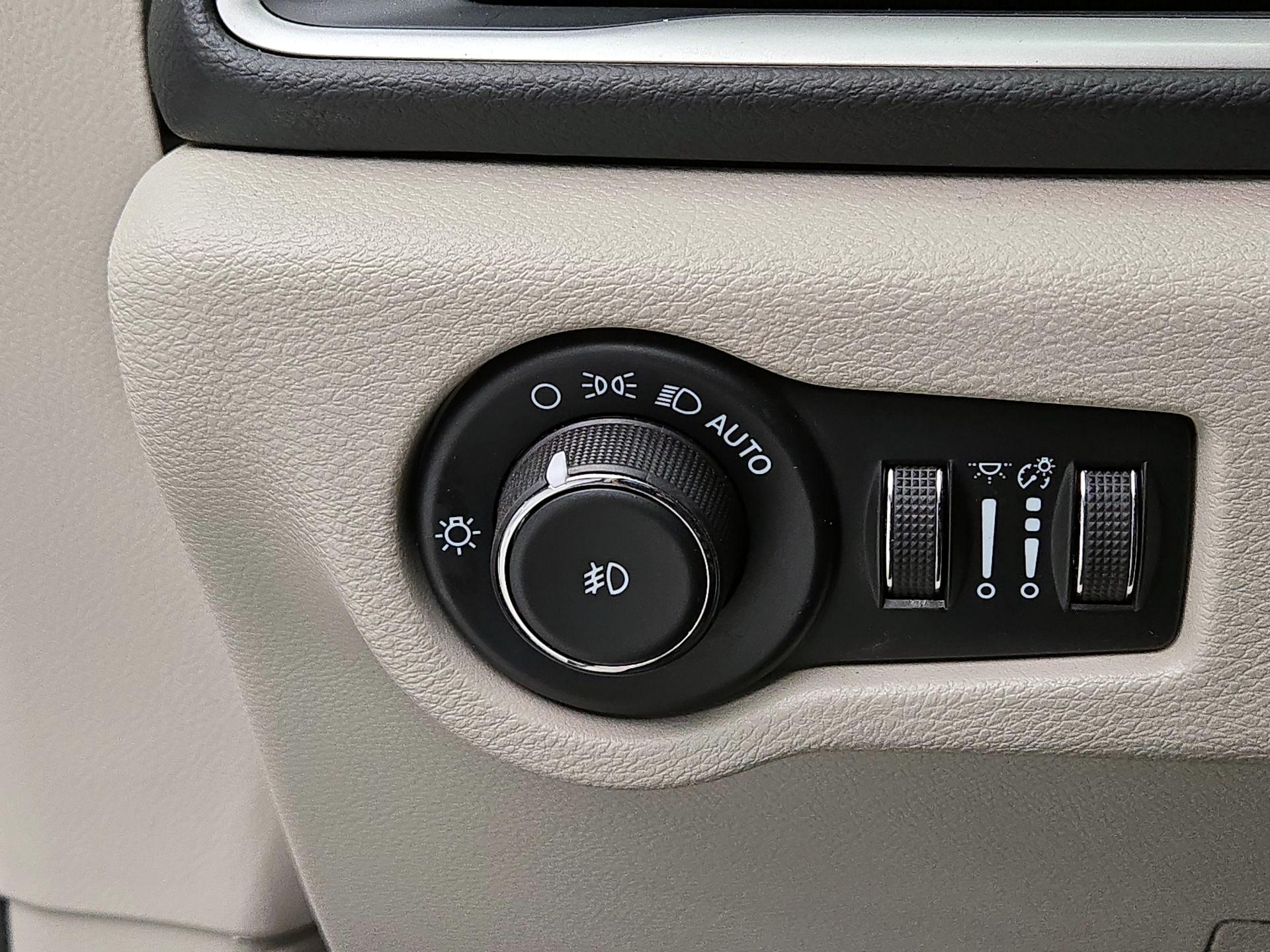 Thumbnail: 2023 Chrysler Pacifica - 13