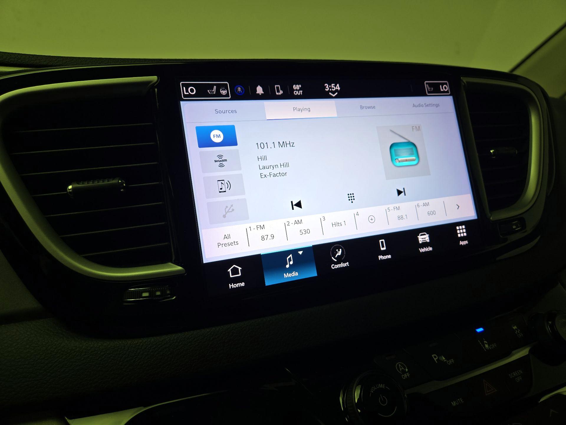 Thumbnail: 2023 Chrysler Pacifica - 15