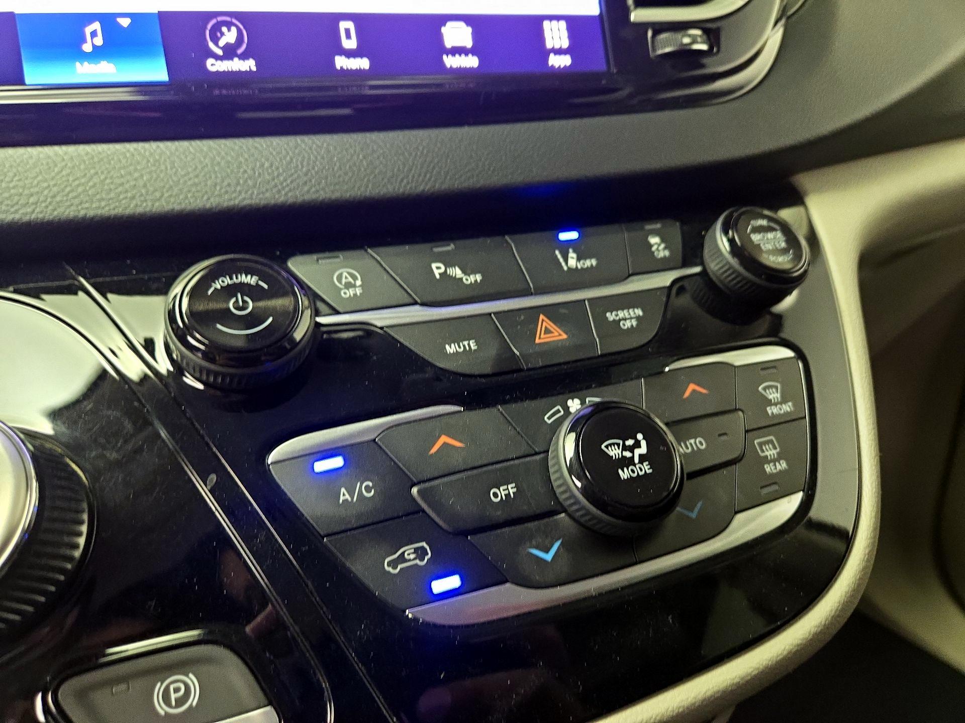 Thumbnail: 2023 Chrysler Pacifica - 16