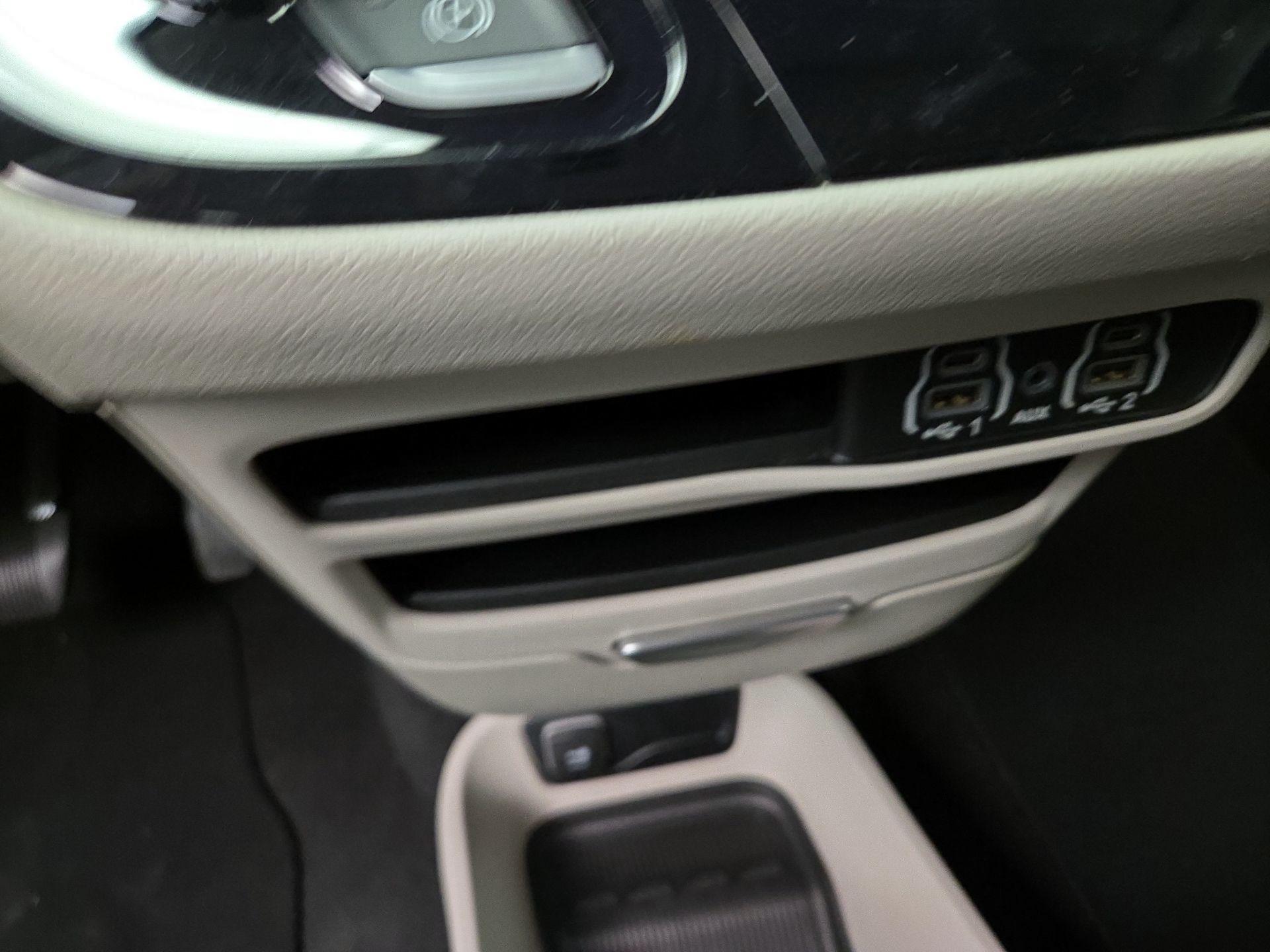 Thumbnail: 2023 Chrysler Pacifica - 18