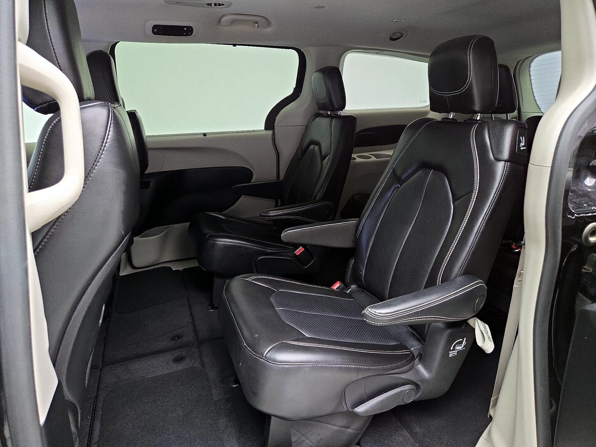 Thumbnail: 2023 Chrysler Pacifica - 19