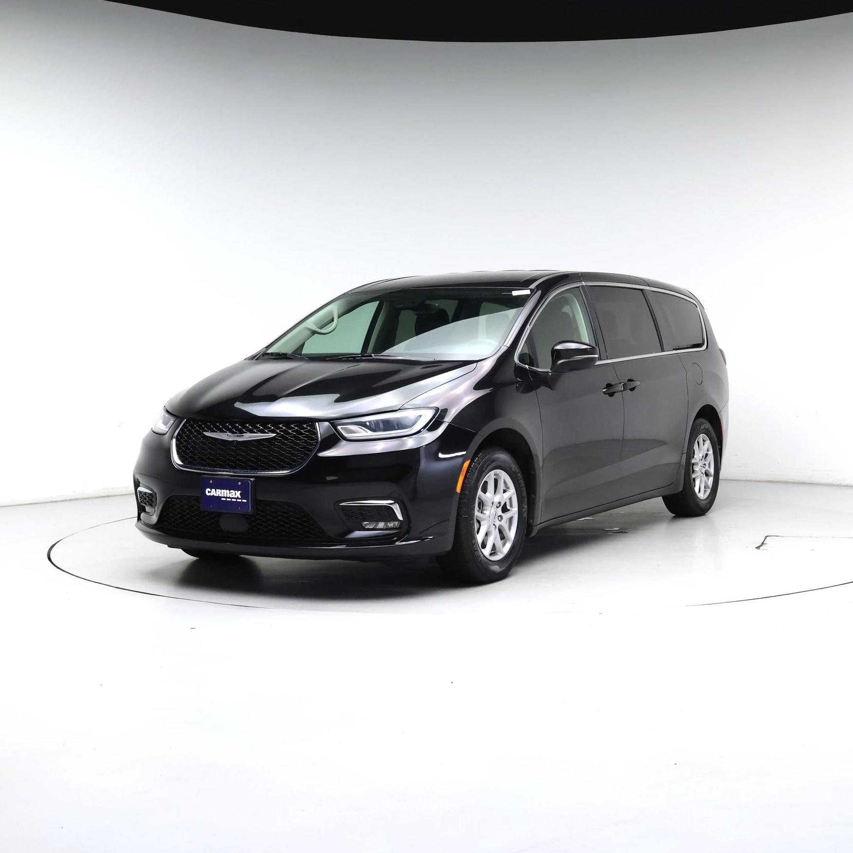 Thumbnail: 2023 Chrysler Pacifica - 4