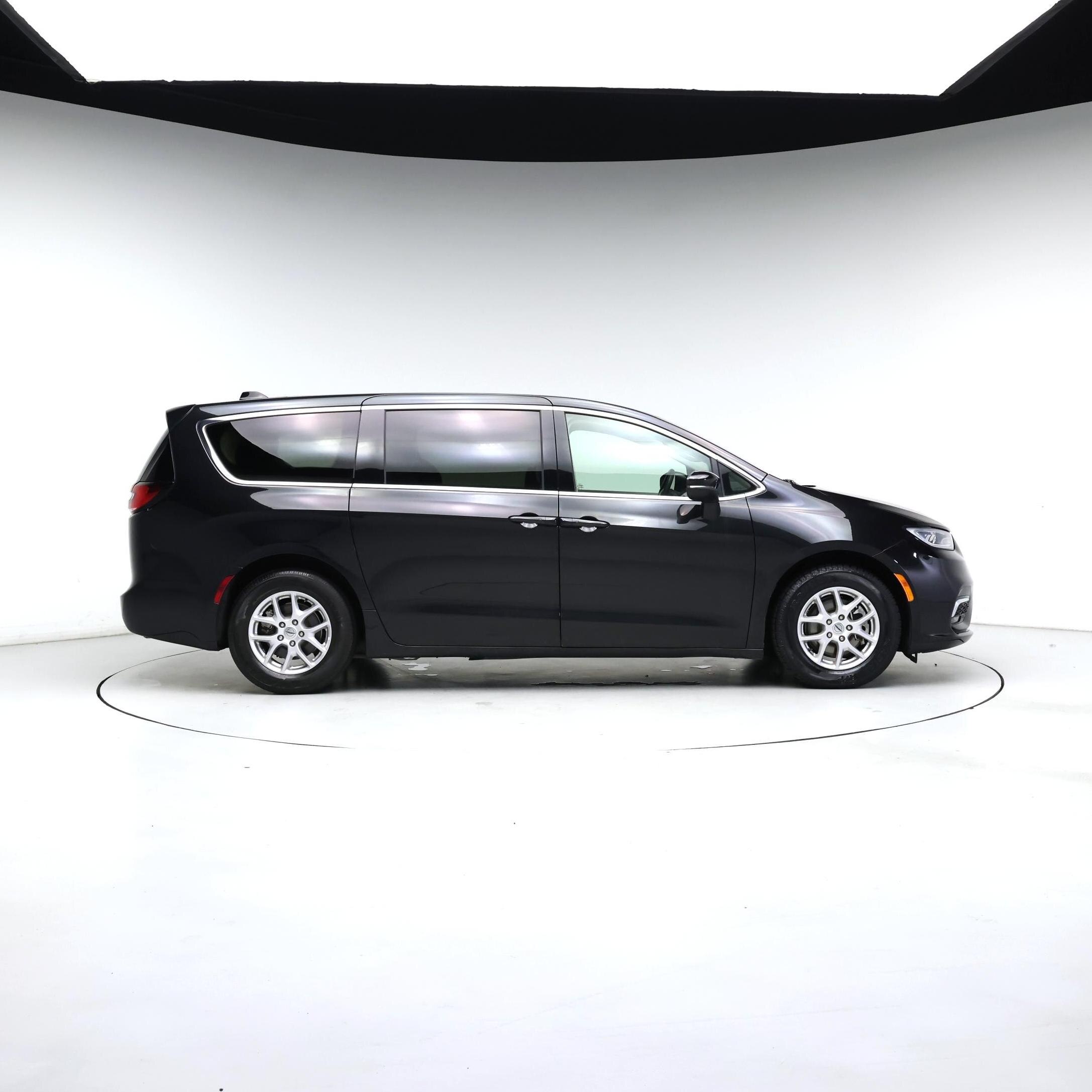 Thumbnail: 2023 Chrysler Pacifica - 7