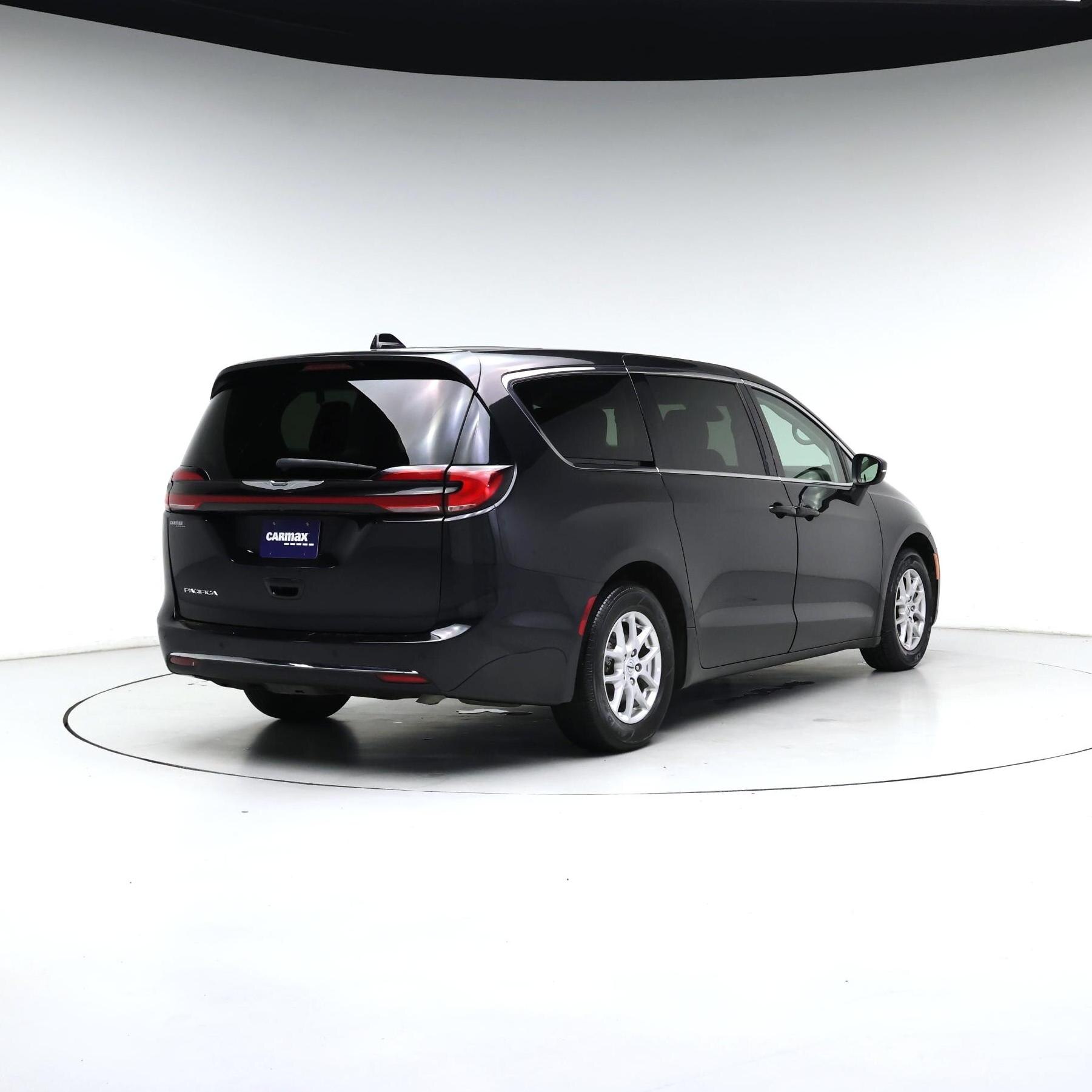 Thumbnail: 2023 Chrysler Pacifica - 8