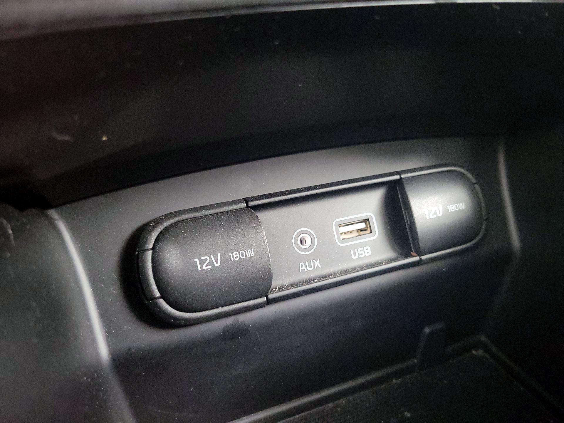 Thumbnail: 2016 Kia Sorento - 18