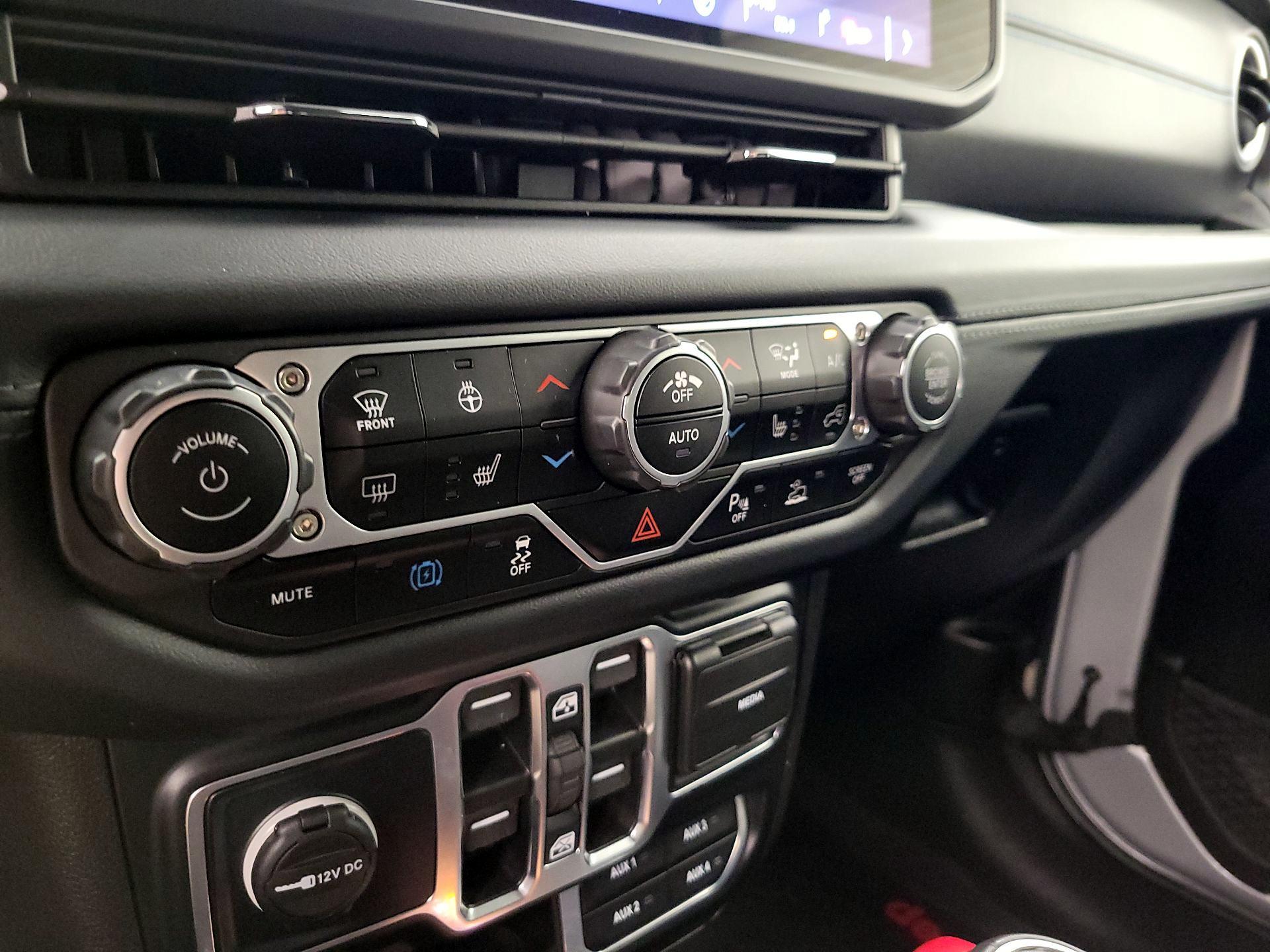 Thumbnail: 2024 Jeep Wrangler - 17