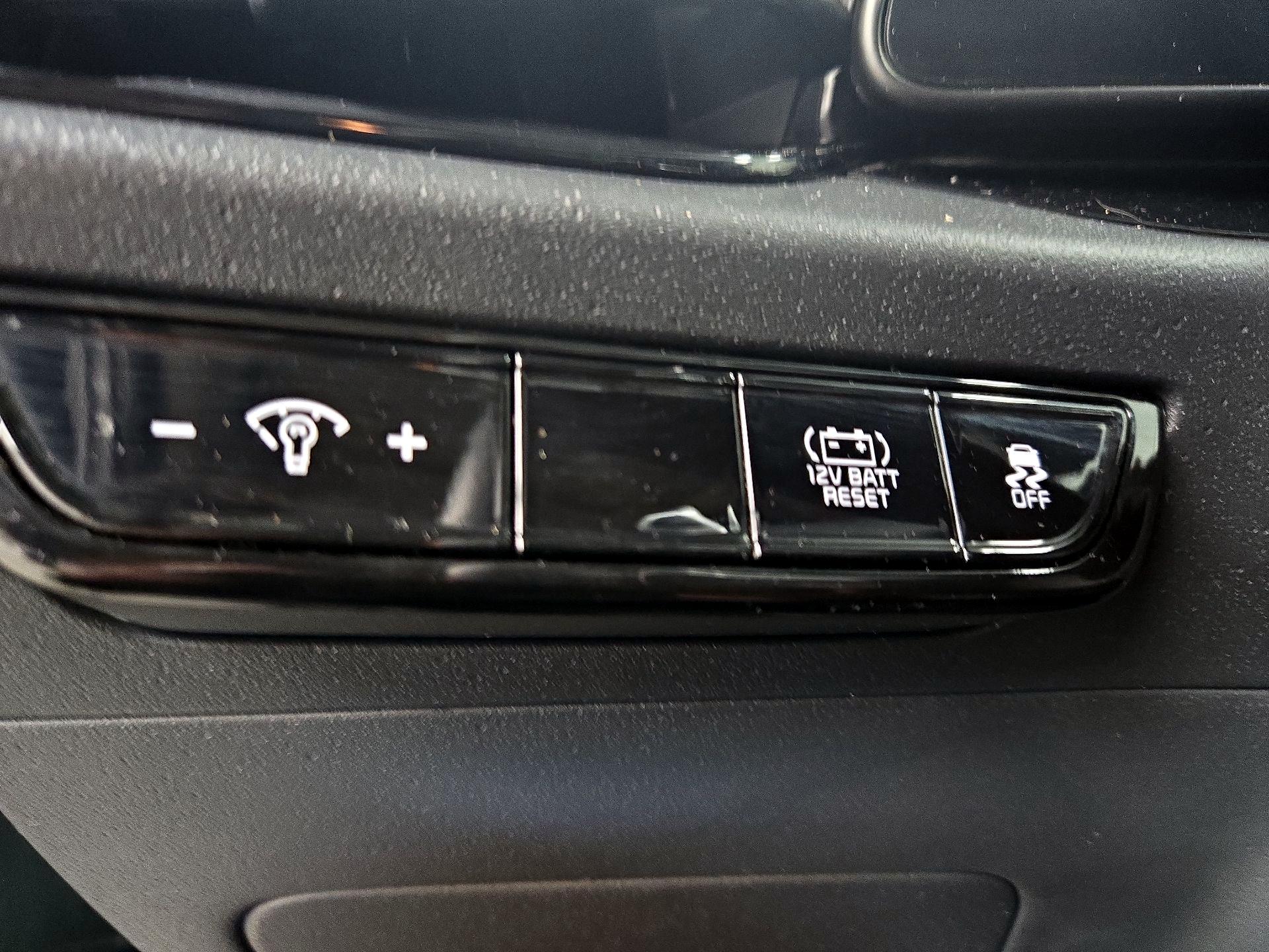 Thumbnail: 2023 Kia Niro - 13