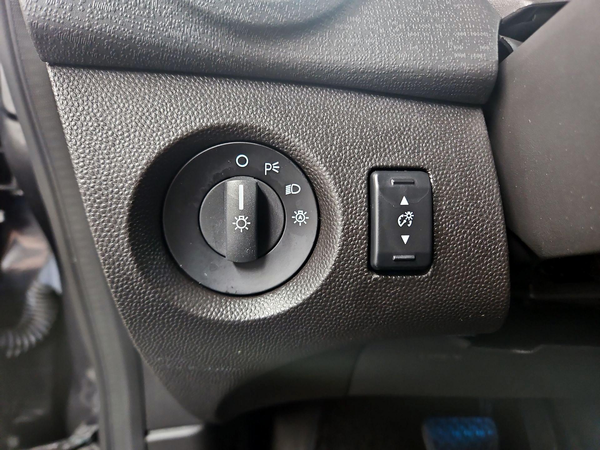 Thumbnail: 2015 Ford Fiesta - 13