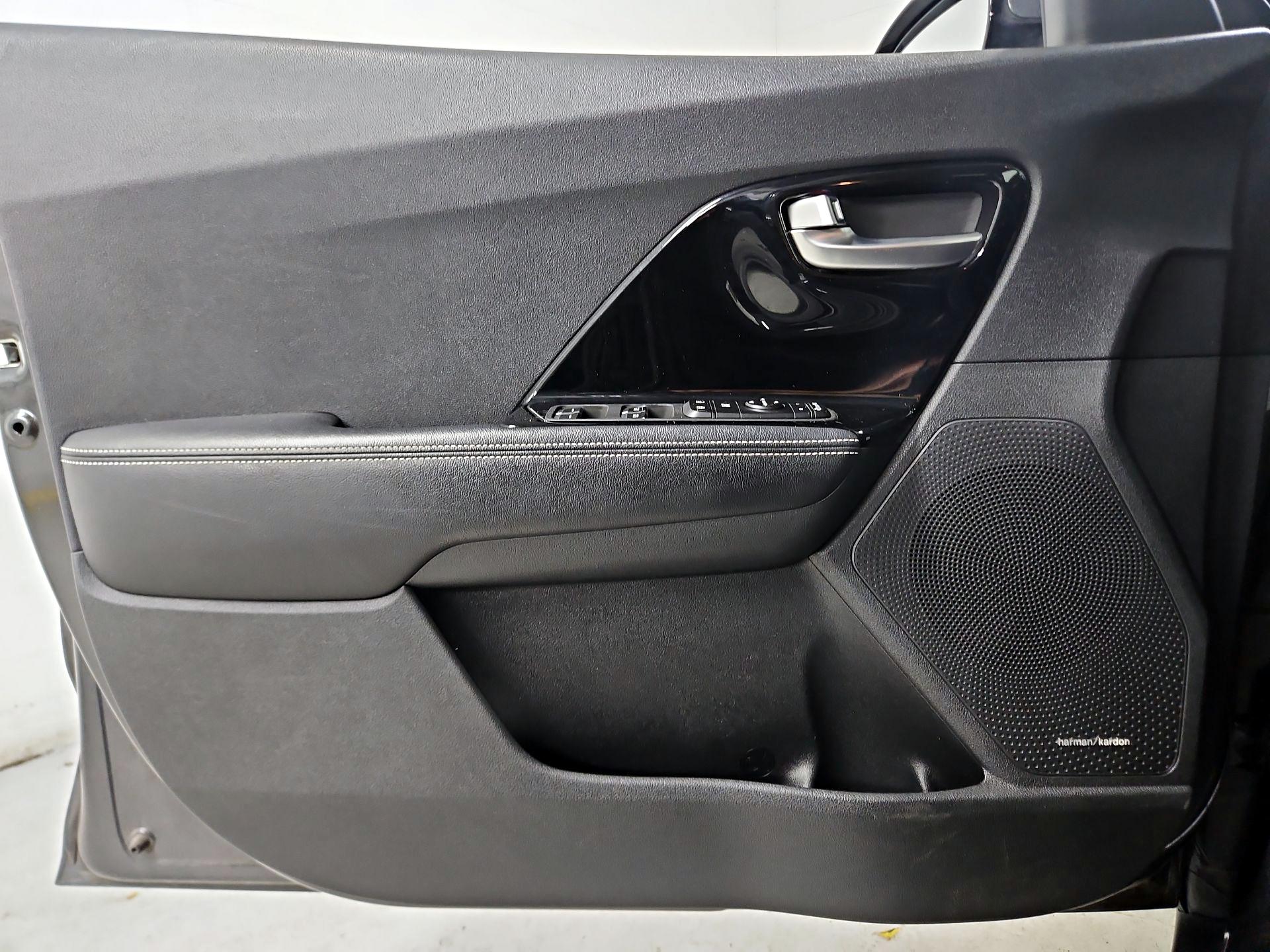 Thumbnail: 2022 Kia Niro - 12