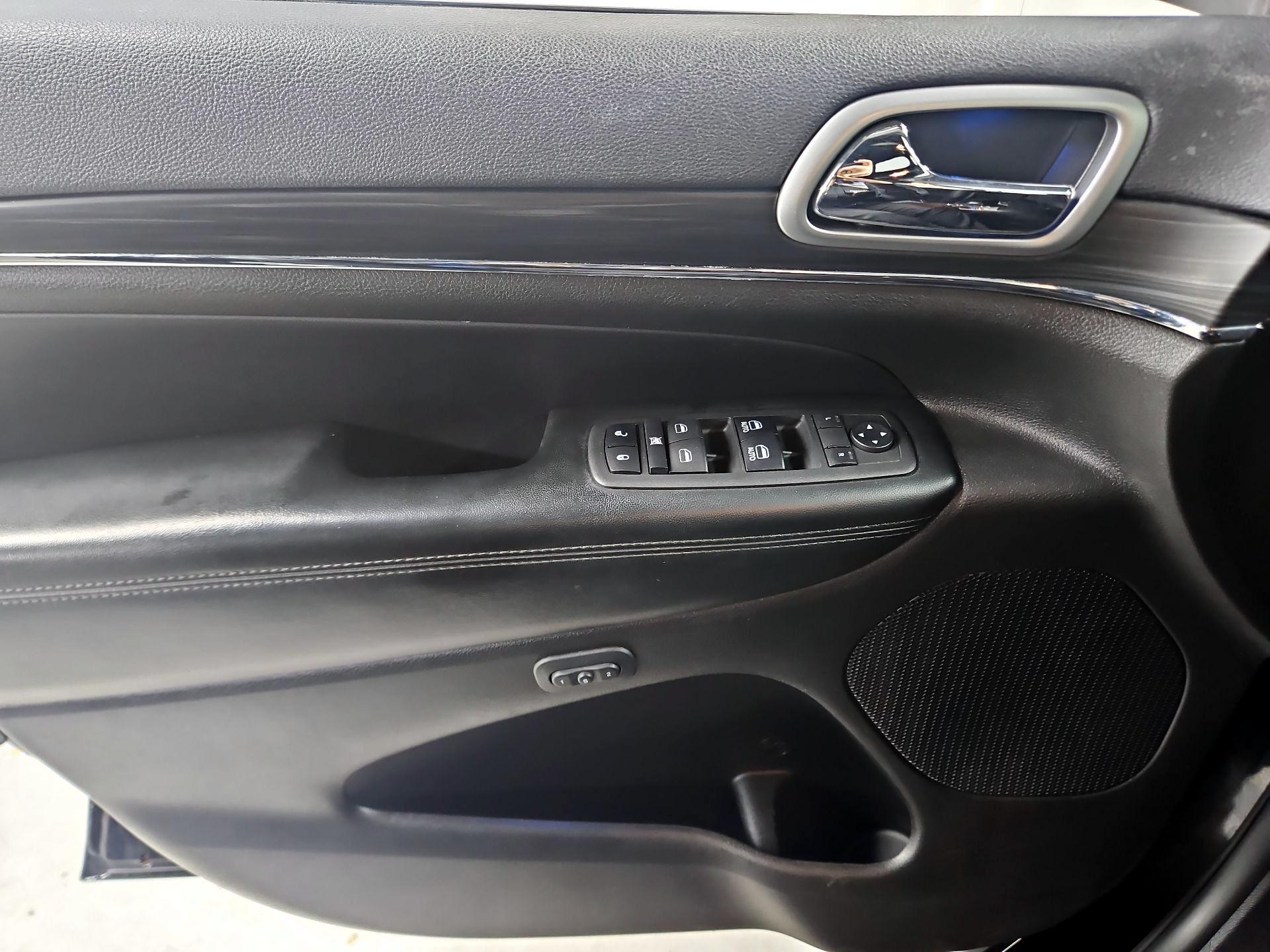 Thumbnail: 2019 Jeep Grand Cherokee - 12