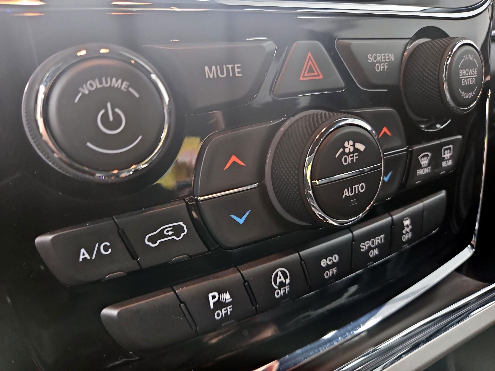 Thumbnail: 2019 Jeep Grand Cherokee - 17