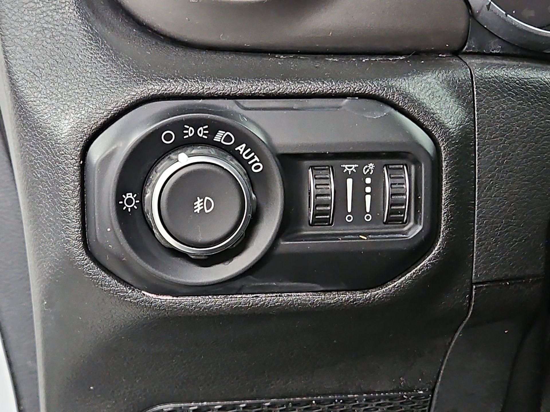 Thumbnail: 2018 Jeep Wrangler - 13