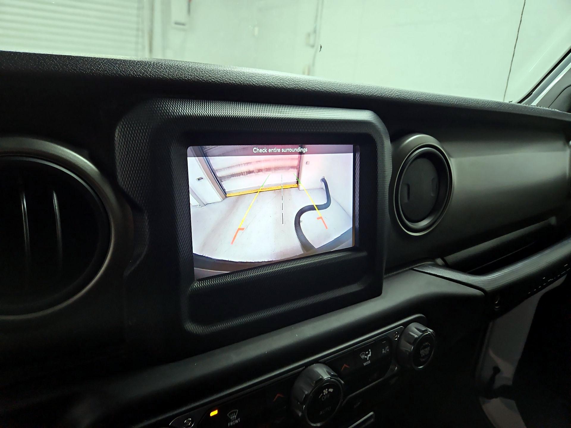 Thumbnail: 2018 Jeep Wrangler - 14