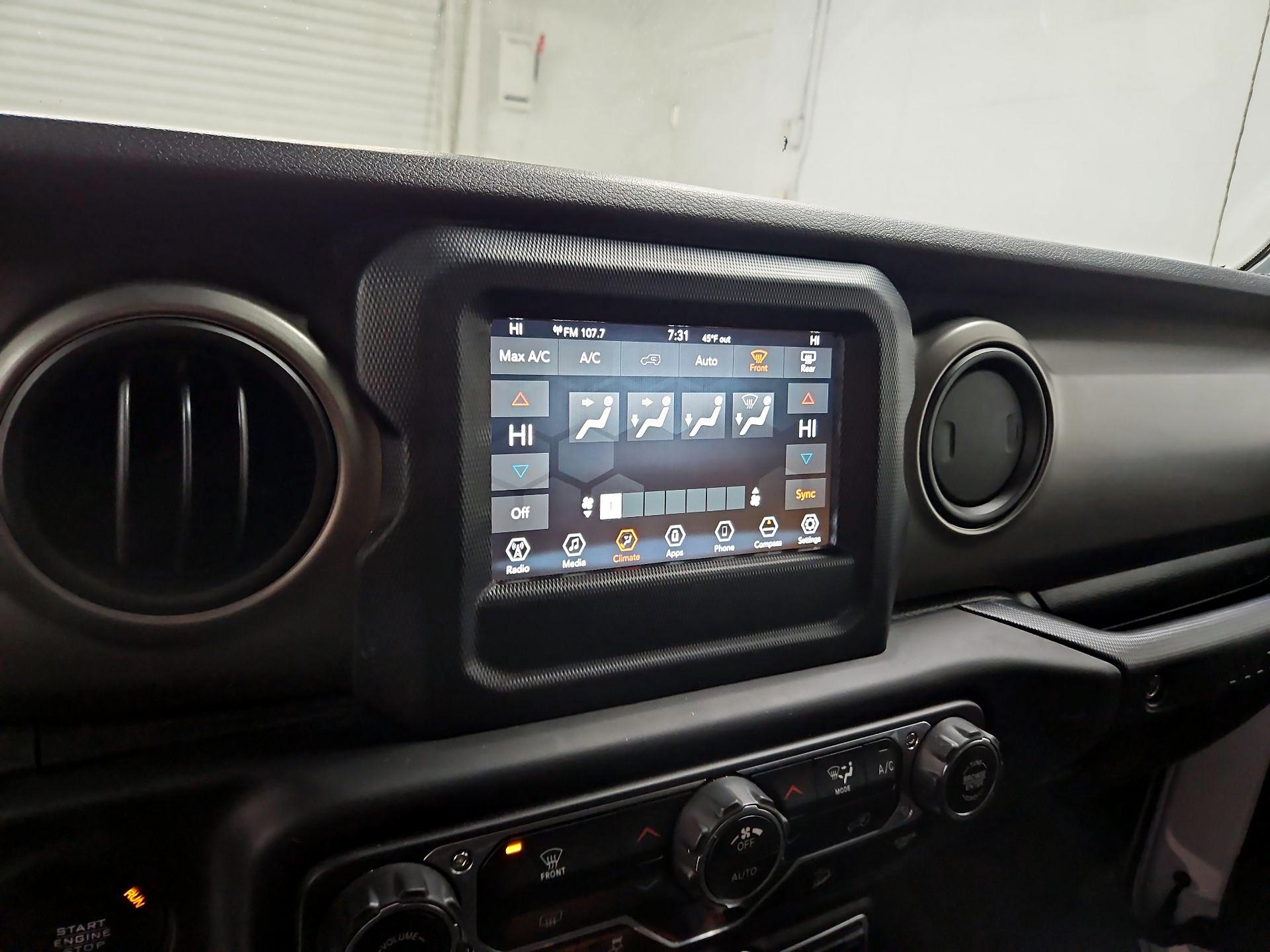 Thumbnail: 2018 Jeep Wrangler - 16